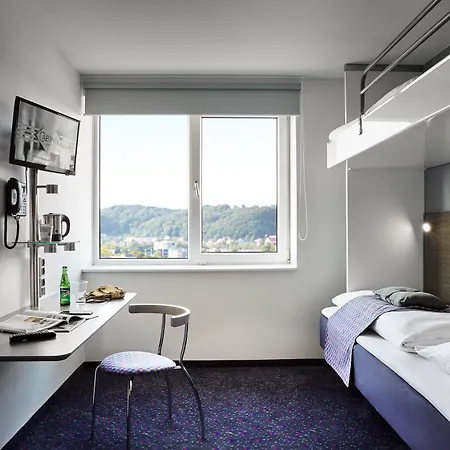 瓦埃勒卡本酒店 2*