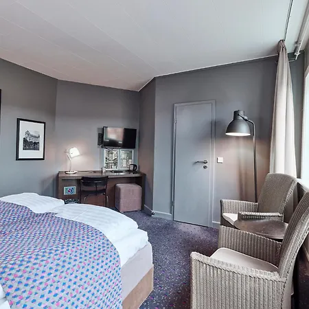 호텔 Hotel Cabinn Vejle 2*